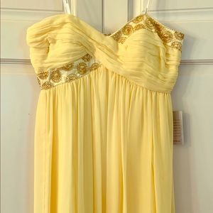 Beautiful Maggy London yellow strapless dress